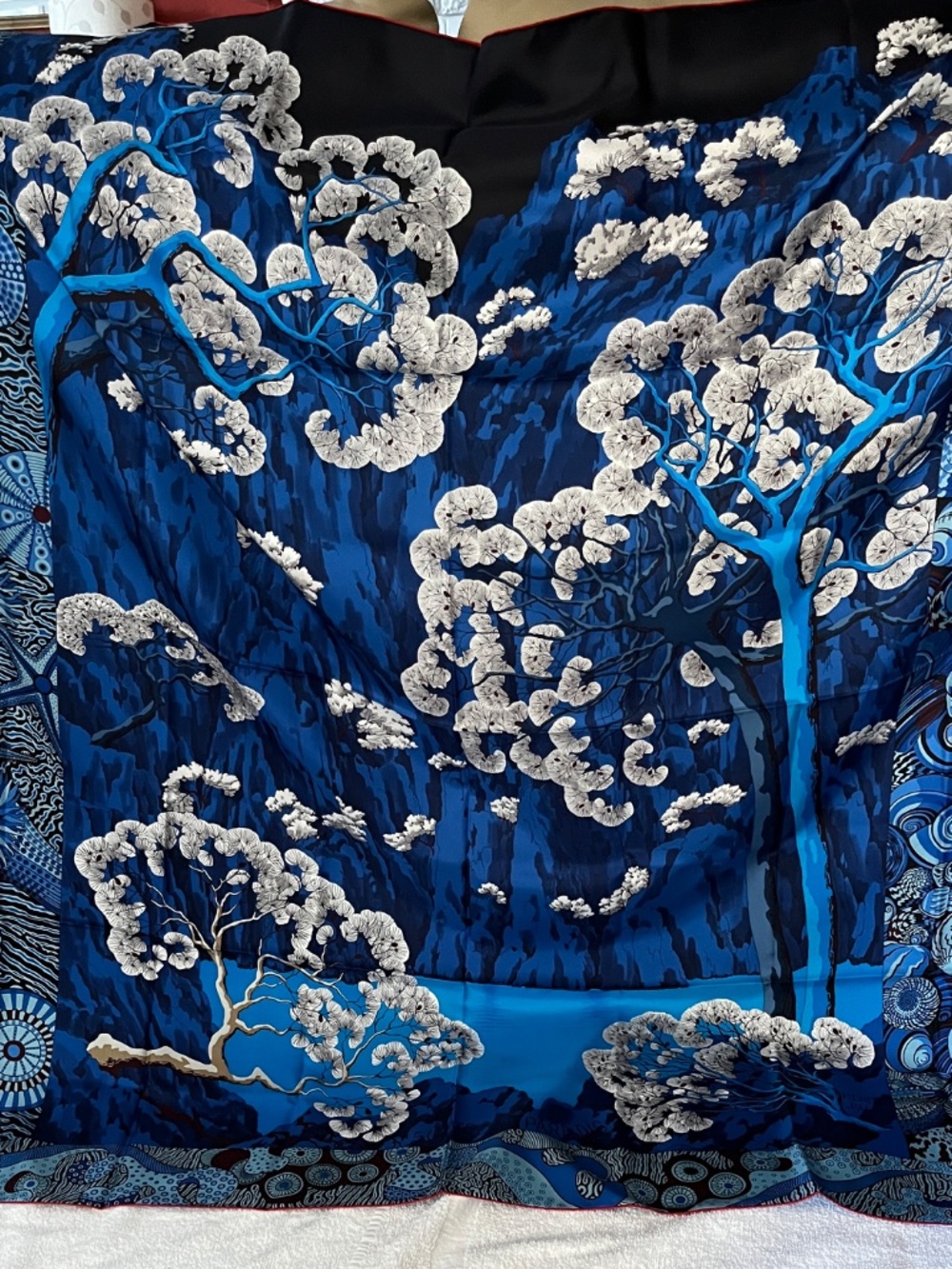 Excellent HERMES Summer Twill "Siesta au Paradis" 140cm Shawl Blue Red border